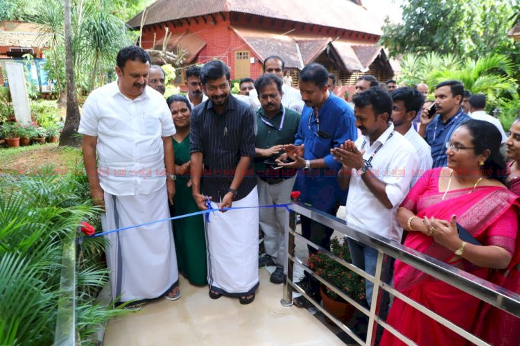 മ്യൂസിയം ഭിന്നശേഷി സൗഹൃദമാകുന്നു റാമ്പും സ്റ്റെയർ ലിഫ്റ്റും ഉദ്ഘാടനം ചെയ്തു മന്ത്രി ഒ.ജെ ജനീഷ്