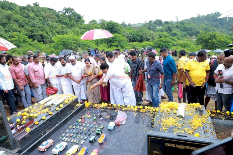 മുണ്ടക്കൈ ചൂരല്‍മല ദുരന്തം പുത്തുമല ഹൃദയഭൂമിയില്‍ സര്‍വ്വമത പ്രാര്‍ത്ഥനയും പുഷ്പാര്‍ച്ചനയും നടന്നു