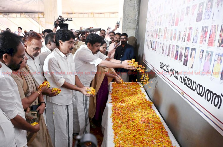 മുണ്ടക്കൈ ചൂരല്‍മല ദുരന്തം പുത്തുമല ഹൃദയഭൂമിയില്‍ സര്‍വ്വമത പ്രാര്‍ത്ഥനയും പുഷ്പാര്‍ച്ചനയും നടന്നു