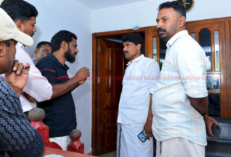 കൂട്ടിയിട്ട മണ്ണ് നീക്കം ചെയ്യണമെന്ന് മന്ത്രി അഡ്വ. ടി സിദ്ദീഖ്