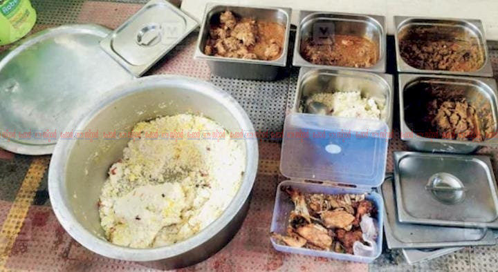 ആലുവയിൽ ഹോട്ടലുകളിൽ നടത്തിയ പരിശോധനയിൽ പഴകിയ ഭക്ഷണങ്ങൾ പിടികൂടി