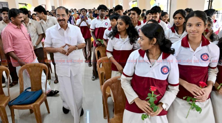 ​സർക്കാർ വിദ്യാലയങ്ങൾ നാടിന്റെ മാതൃക മന്ത്രി സണ്ണി ജോസഫ്