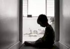 മുറിയിൽ പൂട്ടിയിട്ട് മുളകുപൊടിയും ഈർക്കിലും 12 വയസ്സുകാരന് നേരിടേണ്ടി വന്നത് സങ്കൽപ്പിക്കാനാവാത്ത പീഡനം