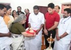 സൗമ്യവതി തമ്പുരാട്ടിക്ക് ഉത്രാടക്കിഴിയും ഓണക്കോടിയും കൈമാറി സ്പീക്കർ തിരുവഞ്ചൂർ രാധാകൃഷ്ണൻ