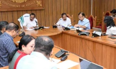 ​വ്യാജപ്രചാരണങ്ങൾക്കെതിരെ കർശന നടപടി ദുരിതബാധിതർക്കുള്ള ധനസഹായം വർധിപ്പിച്ച് മുഖ്യമന്ത്രി