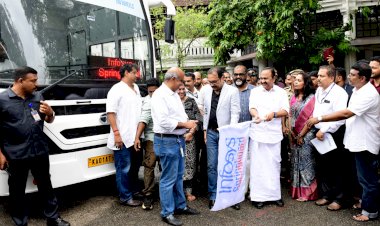 ലാബ് ഓൺ വീൽസ് പദ്ധതിക്ക് തുടക്കം മുഖ്യമന്ത്രി വി ഡി സതീശൻ ഫ്ലാഗ്ഓഫ് ചെയ്തു