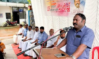 വികസനം സ്തംഭിച്ചു, വാഗ്ദാനങ്ങൾ ജലരേഖ മൂവാറ്റുപുഴ നഗരസഭയിലേക്ക് എൽ.ഡി.എഫ് മാർച്ച്