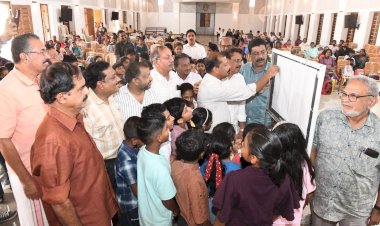 72 ാമത് നെഹ്‌റു ട്രോഫി വള്ളംകളി നിറച്ചാർത്ത് ചിത്രരചനാ മത്സരത്തിൽ വർണ്ണപ്പൊലിമയുമായി കുട്ടികൾ