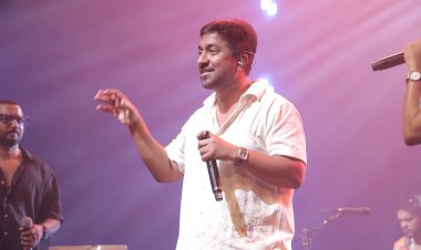 ഓണാഘോഷത്തിൽ പാട്ടിൻ പൂക്കളം തീർത്ത് വിനീത് ശ്രീനിവാസനും മധു ബാലകൃഷ്ണനും