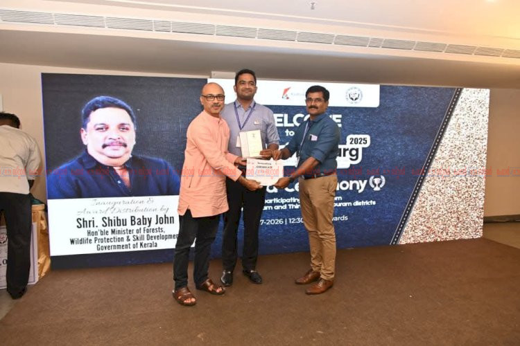മണപ്പുറം സെൻ്റ് തെരേസാസ് ഹൈസ്കൂളിന് ജില്ലാതല സുരക്ഷിത് മാർഗ് അവാർഡും ഒരു ലക്ഷം രൂപയും