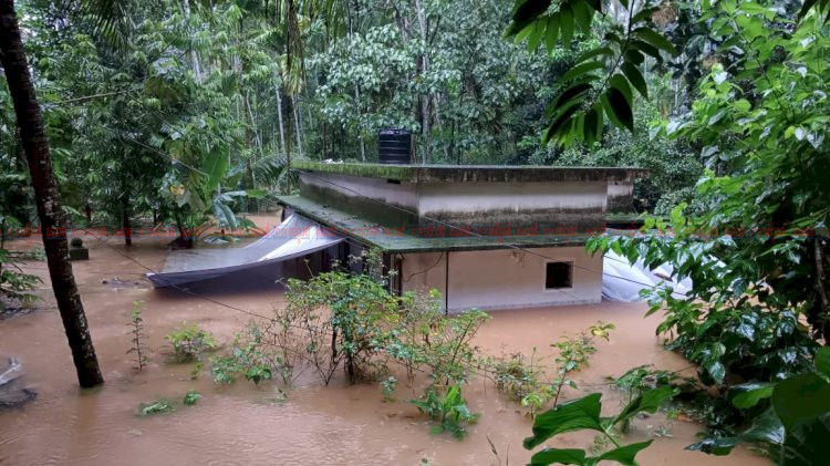 കണ്ണൂരില്‍ കനത്ത മഴ തുടരുന്നു 386 പേരെ മാറ്റിപ്പാര്‍പ്പിച്ചു, രണ്ടുപേരെ ഒഴുക്കില്‍പെട്ട് കാണാതായി