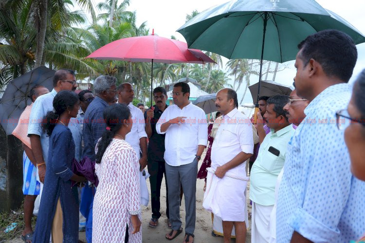 ചെല്ലാനത്ത് കടലാക്രമണ രൂക്ഷം കണ്ണമാലി മേഖല സന്ദർശിച്ച് മന്ത്രി റോജി എം. ജോൺ