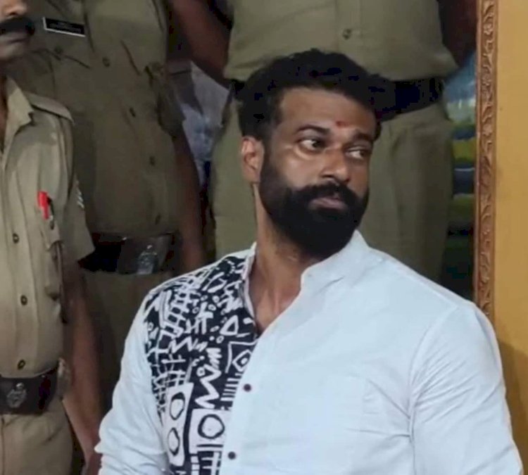 കൗൺസിലർ സുഗതന് അവധി നൽകാൻ കത്തുനൽകിയ അണ്ടർ സെക്രട്ടറി സസ്പെൻഷനിൽ