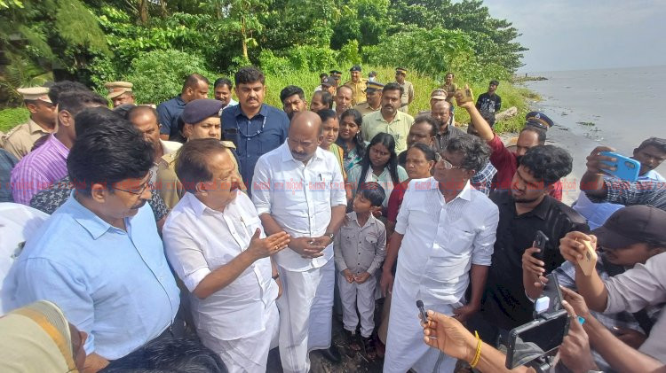കുട്ടനാട്ടിൽ വെള്ളപ്പൊക്ക ഭീഷണി തോട്ടപ്പള്ളി സ്പിൽവേയിൽ മന്ത്രിമാരുടെ അടിയന്തര സന്ദർശനം