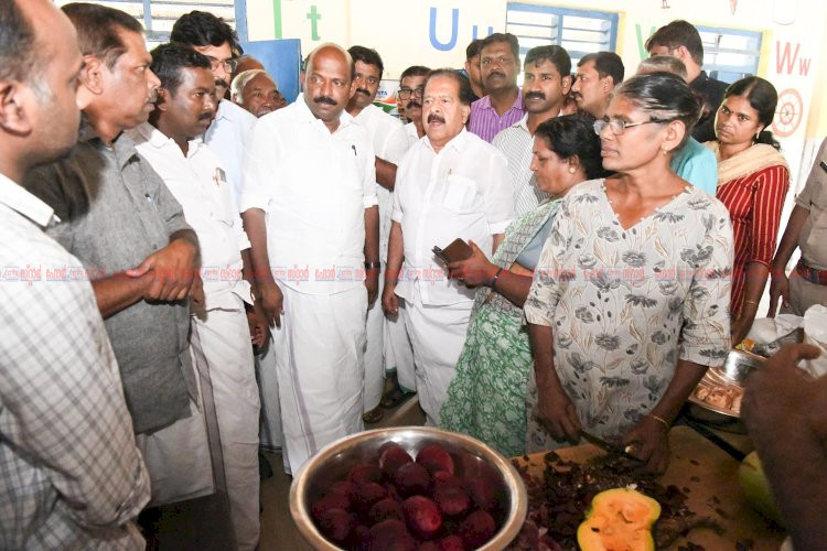 കുട്ടനാട്ടിൽ വെള്ളപ്പൊക്ക ഭീഷണി തോട്ടപ്പള്ളി സ്പിൽവേയിൽ മന്ത്രിമാരുടെ അടിയന്തര സന്ദർശനം