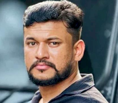 കഴിയുമെങ്കിൽ വന്ന് പിടിക്ക് ഒളിവിലിരുന്ന് അർജുൻ ആയങ്കിയുടെ ഫെയ്സ്ബുക്ക് പോസ്റ്റ്