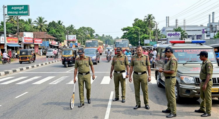 കളമശ്ശേരി അപ്പോളോ കമ്പനിക്ക് സമീപം അപകടങ്ങൾ പെരുകുന്നു റോഡ് സുരക്ഷ വർദ്ധിപ്പിക്കാൻ മോട്ടോർ വാഹന വകുപ്പിന്റെ പരിശോധന