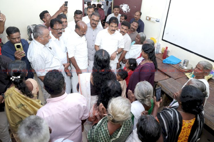 മന്ത്രി എം. ലിജുവും കെ.സി. വേണുഗോപാലും ദുരിതാശ്വാസ ക്യാമ്പുകൾ സന്ദർശിച്ചു