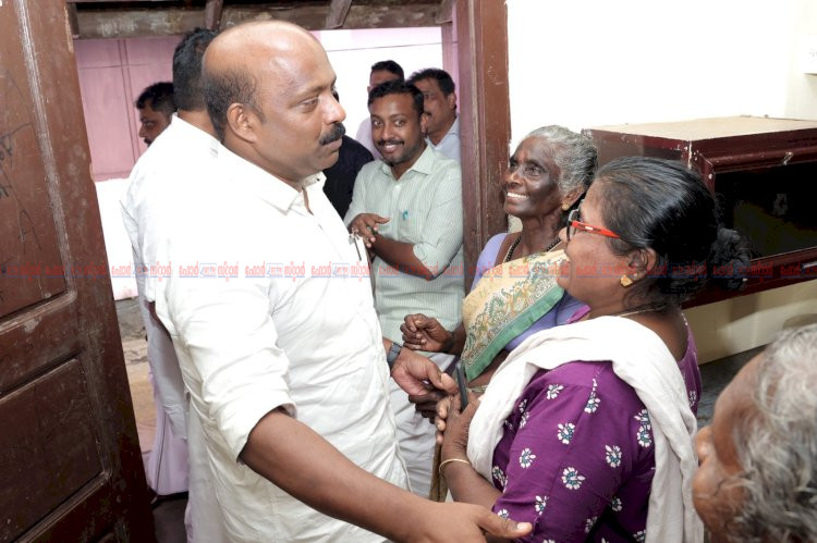 മന്ത്രി എം. ലിജുവും കെ.സി. വേണുഗോപാലും ദുരിതാശ്വാസ ക്യാമ്പുകൾ സന്ദർശിച്ചു