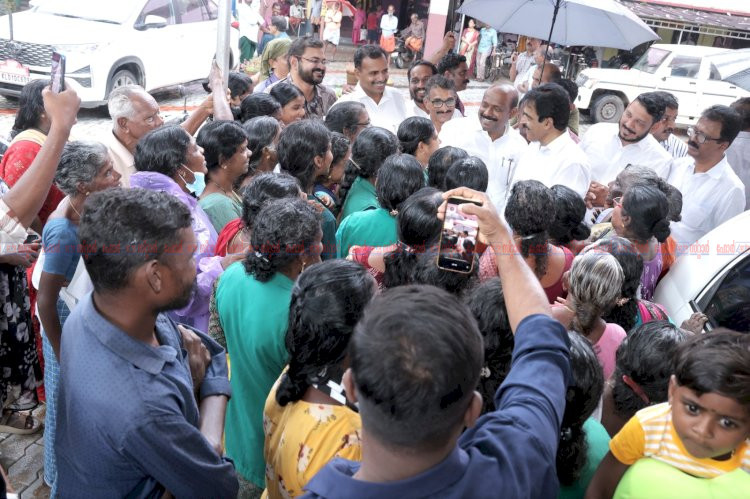 മന്ത്രി എം. ലിജുവും കെ.സി. വേണുഗോപാലും ദുരിതാശ്വാസ ക്യാമ്പുകൾ സന്ദർശിച്ചു