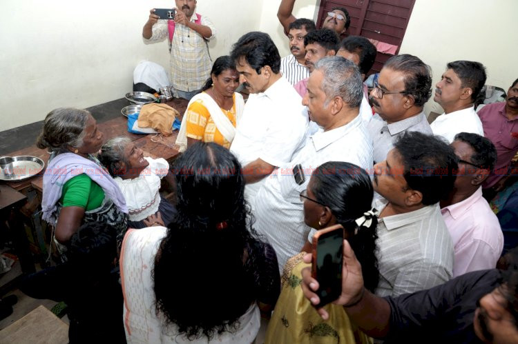 മന്ത്രി എം. ലിജുവും കെ.സി. വേണുഗോപാലും ദുരിതാശ്വാസ ക്യാമ്പുകൾ സന്ദർശിച്ചു