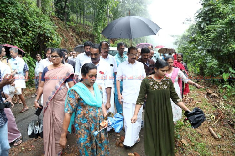 ചെറുപുഴയിലെ നാശനഷ്ടങ്ങൾ സർക്കാരിന്റെ ശ്രദ്ധയിൽ കൊണ്ടുവരുമെന്ന് മന്ത്രി സണ്ണി ജോസഫ്
