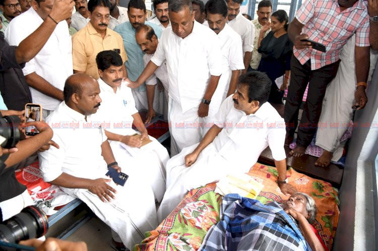 ദുരിതബാധിതർക്ക് ആശ്വാസവുമായി മന്ത്രിമാരായ എം. ലിജുവും ടി. സിദ്ദിഖും കെ.സി. വേണുഗോപാൽ എം പിയും കുട്ടനാട്ടിൽ