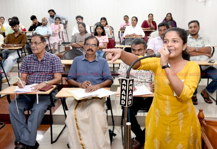കമന്ററി ജനഹൃദയങ്ങളിലേക്ക് തുഴഞ്ഞെത്തിയ കല ഷാനിമോൾ ഉസ്‌മാൻ