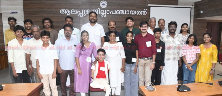 കമന്ററി ജനഹൃദയങ്ങളിലേക്ക് തുഴഞ്ഞെത്തിയ കല ഷാനിമോൾ ഉസ്‌മാൻ