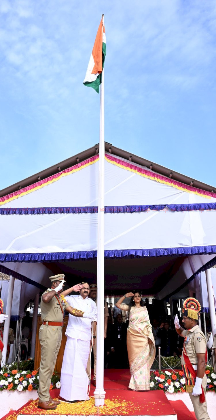 ആവേശമായി 80 ാം സ്വാതന്ത്ര്യദിനം മുഖ്യമന്ത്രി വി.ഡി. സതീശൻ പരേഡ് അഭിവാദ്യം സ്വീകരിച്ചു