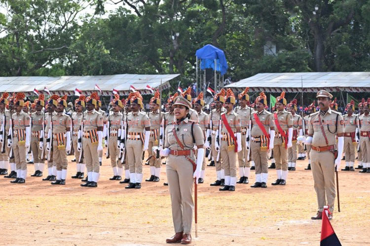 ആവേശമായി 80 ാം സ്വാതന്ത്ര്യദിനം മുഖ്യമന്ത്രി വി.ഡി. സതീശൻ പരേഡ് അഭിവാദ്യം സ്വീകരിച്ചു