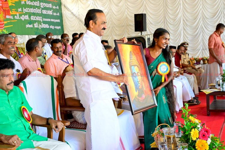 തൃപ്പൂണിത്തുറ അത്തച്ചമയത്തിന് വർണ്ണാഭമായ തുടക്കം പൈതൃക നഗരമാക്കാൻ സർക്കാർ തയ്യാർ മുഖ്യമന്ത്രി വി. ഡി. സതീശൻ