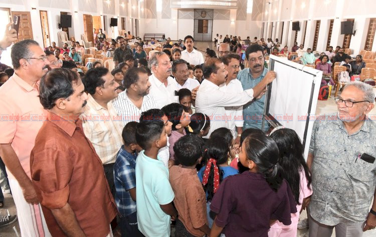 72 ാമത് നെഹ്‌റു ട്രോഫി വള്ളംകളി നിറച്ചാർത്ത് ചിത്രരചനാ മത്സരത്തിൽ വർണ്ണപ്പൊലിമയുമായി കുട്ടികൾ