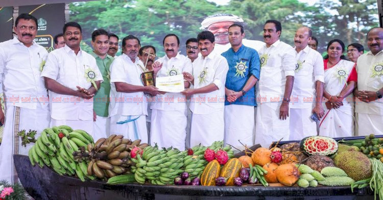 പ്രളയബാധിതർക്ക് സഹായം, വിദ്യാർത്ഥികൾക്ക് ഗ്രേസ് മാർക്ക്, കുട്ടി കർഷകന് വീട് കൃഷിമന്ത്രി അഡ്വ. ടി. സിദ്ദിഖ്.
