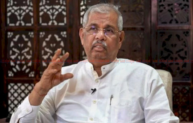 പി.എസ്‌.സി പരീക്ഷാ ക്രമക്കേട് ചെയർമാനെയും അംഗങ്ങളെയും പിരിച്ചുവിടാനുള്ള പരാതിയിൽ ഗവർണർ നിയമോപദേശം തേടി