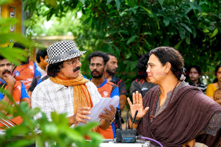 രണ്ട് പതിറ്റാണ്ടുകൾക്ക് ശേഷം ഓണപ്പാട്ടുമായി ഈസ്റ്റ് കോസ്റ്റ് വിജയൻ ഓണം വൈബ് 2026 പുറത്തിറങ്ങി