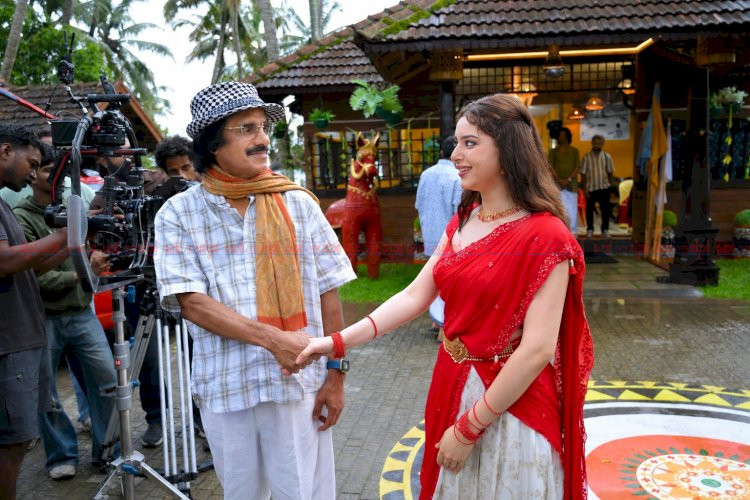 രണ്ട് പതിറ്റാണ്ടുകൾക്ക് ശേഷം ഓണപ്പാട്ടുമായി ഈസ്റ്റ് കോസ്റ്റ് വിജയൻ ഓണം വൈബ് 2026 പുറത്തിറങ്ങി
