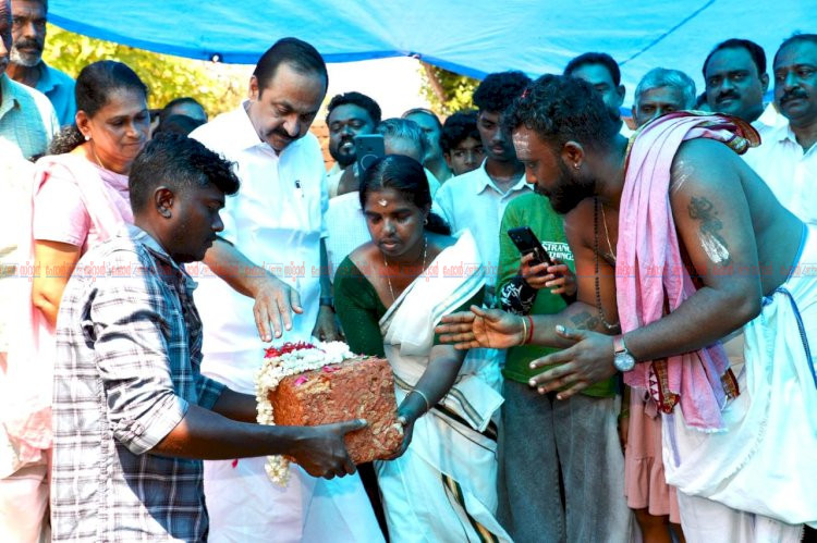 പറവൂരിൽ 5 കുടുംബങ്ങൾക്ക് വീടൊരുങ്ങുന്നു ശിലാസ്ഥാപനം നടത്തി മുഖ്യമന്ത്രി വി. ഡി. സതീശൻ