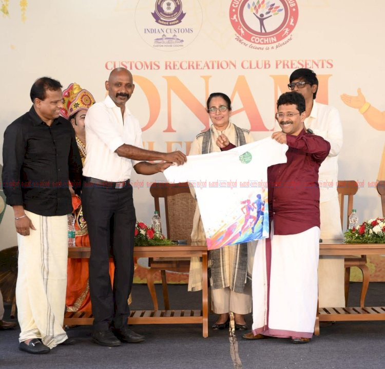 ലഹരിയോട് നോ , കായികരംഗത്തോട് യെസ് ലഹരി വിരുദ്ധ ജേഴ്സി ഒളിമ്പ്യൻ കെ. എം. ബിനുവിന് നൽകി പ്രകാശനം ചെയ്തു