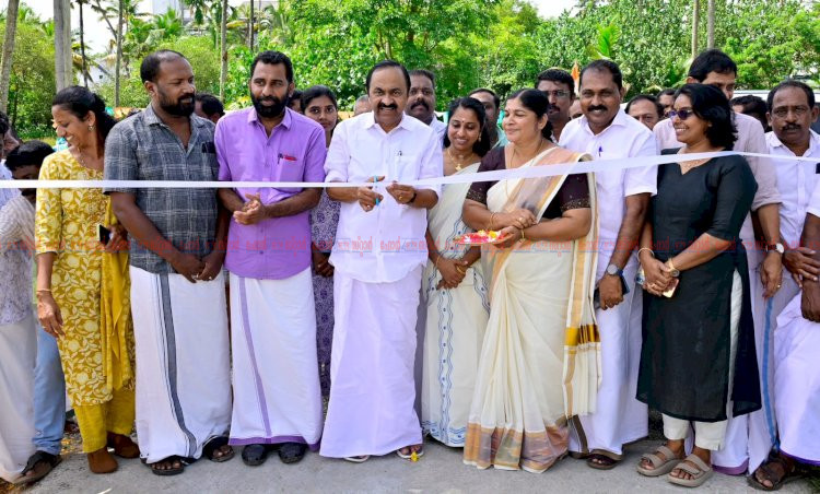 പറവൂർ വടക്കേക്കരയിൽ ചാമ്പുശേരി റോഡ് നാടിന് സമർപ്പിച്ചു മുഖ്യമന്ത്രി വി.ഡി. സതീശൻ