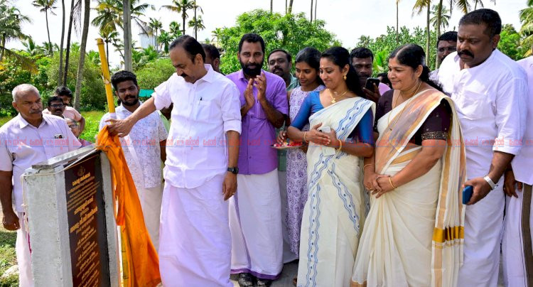പറവൂർ വടക്കേക്കരയിൽ ചാമ്പുശേരി റോഡ് നാടിന് സമർപ്പിച്ചു മുഖ്യമന്ത്രി വി.ഡി. സതീശൻ