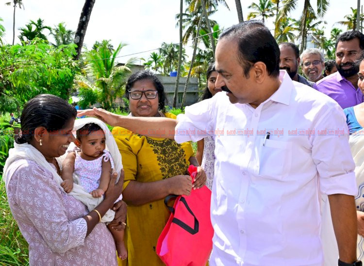 പറവൂർ വടക്കേക്കരയിൽ ചാമ്പുശേരി റോഡ് നാടിന് സമർപ്പിച്ചു മുഖ്യമന്ത്രി വി.ഡി. സതീശൻ