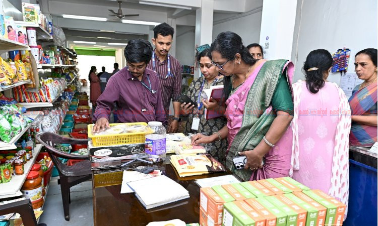 ഓണം വിപണി പരിശോധന 8 സ്ഥാപനങ്ങളിൽ ക്രമക്കേട് ഗാർഹിക ഗ്യാസ് സിലിണ്ടറുകൾ പിടിച്ചെടുത്തു