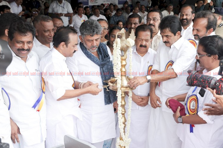 72 ാമത് നെഹ്റു ട്രോഫി വള്ളംകളി മുഖ്യമന്ത്രി ഉദ്ഘാടനം ചെയ്തു ഫൈനൽ പോരാട്ടത്തിന് ചുണ്ടൻ വള്ളങ്ങൾ തയ്യാർ