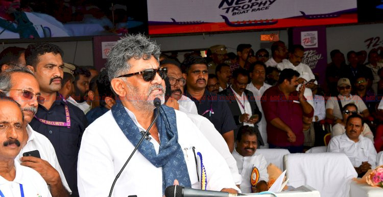 72 ാമത് നെഹ്റു ട്രോഫി വള്ളംകളി മുഖ്യമന്ത്രി ഉദ്ഘാടനം ചെയ്തു ഫൈനൽ പോരാട്ടത്തിന് ചുണ്ടൻ വള്ളങ്ങൾ തയ്യാർ