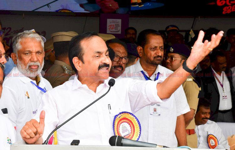 72 ാമത് നെഹ്റു ട്രോഫി വള്ളംകളി മുഖ്യമന്ത്രി ഉദ്ഘാടനം ചെയ്തു ഫൈനൽ പോരാട്ടത്തിന് ചുണ്ടൻ വള്ളങ്ങൾ തയ്യാർ