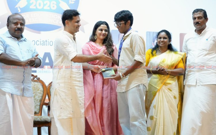 ​സി.ബി.എസ്.ഇ, ഐ.സി.എസ്.ഇ വിജയികൾക്ക് ഹൈബി ഈഡന്റെ ‘എം.പി അവാർഡ്’ നടി നിഖില വിമൽ ഉദ്ഘാടനം ചെയ്തു