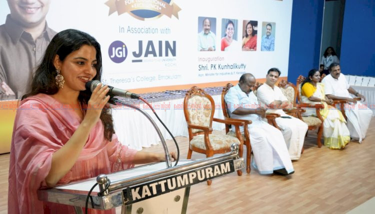 ​സി.ബി.എസ്.ഇ, ഐ.സി.എസ്.ഇ വിജയികൾക്ക് ഹൈബി ഈഡന്റെ ‘എം.പി അവാർഡ്’ നടി നിഖില വിമൽ ഉദ്ഘാടനം ചെയ്തു