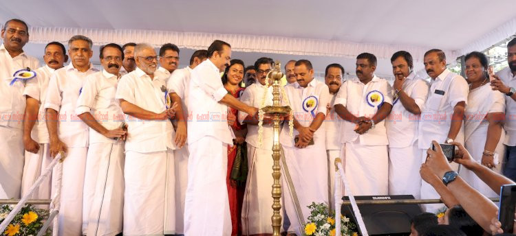 മൂവാറ്റുപുഴക്കാരുടെ സ്വപ്നത്തിന് പച്ചക്കൊടി പുതിയ ജില്ലയാക്കുന്നതിൽ ഗൗരവകരമായ പരിശോധനയെന്ന് മുഖ്യമന്ത്രി വി. ഡി. സതീശൻ