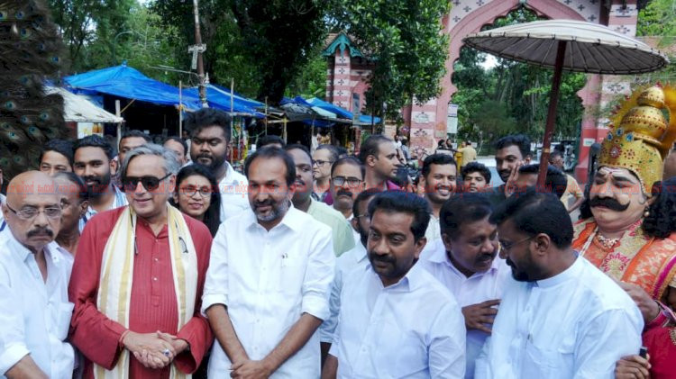 ഓണം വാരാഘോഷത്തിന് തിരിതെളിഞ്ഞു കനകക്കുന്നിൽ ഓണപ്പതാക ഉയർത്തി മന്ത്രി പി.സി. വിഷ്ണുനാഥ്